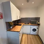 Studio Flat At City Center & Steps Away From Broad Street - Icc
