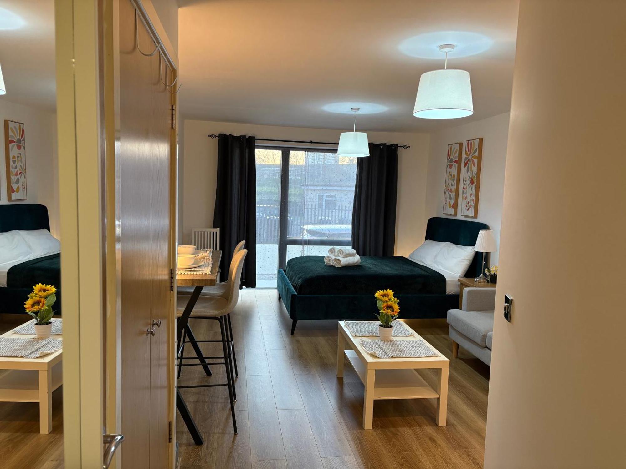 Apartment Flat At Center & Steps Away From Broad Street - Icc