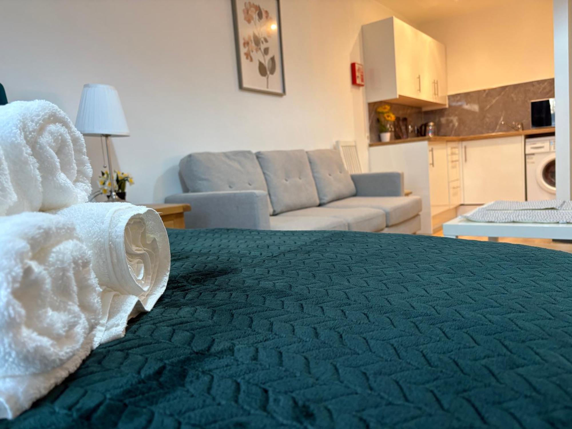 Apartment Flat At Center & Steps Away From Broad Street - Icc *